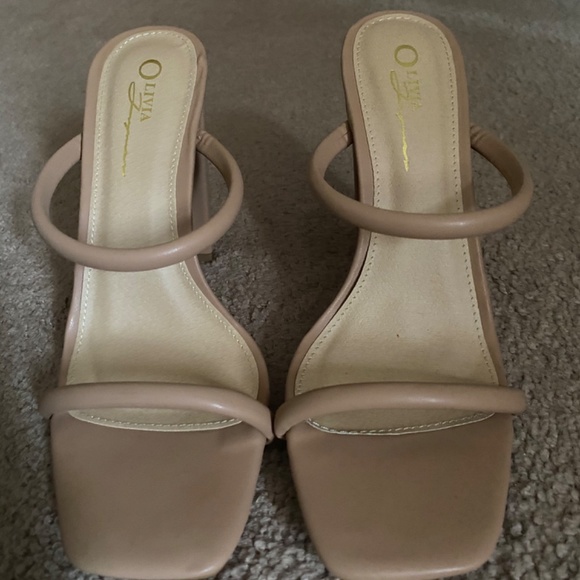 Heels - Picture 3 of 3